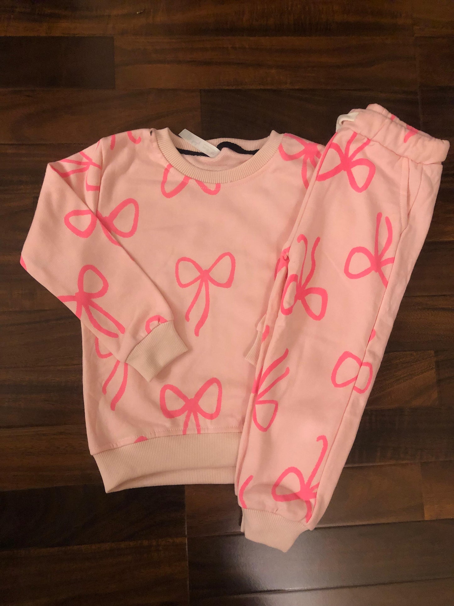 Pink bows tracksuit