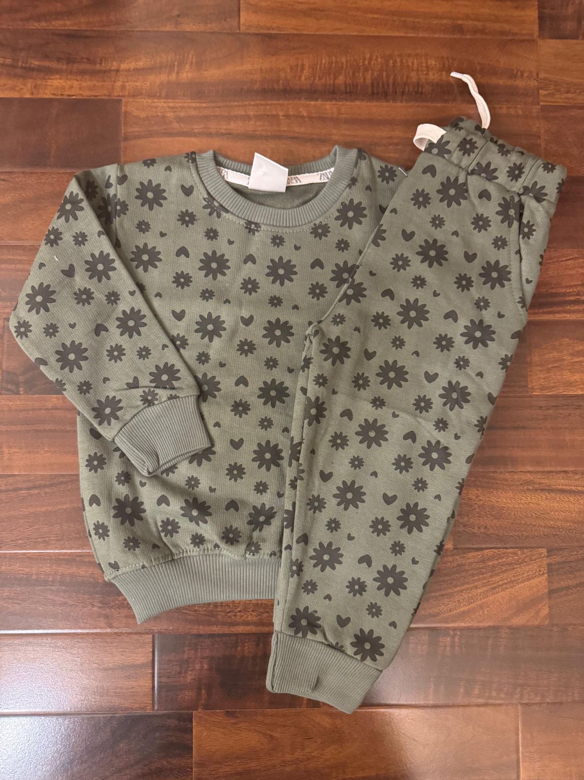 Green flowers heart Tracksuit