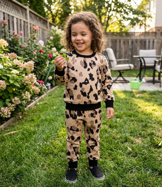 Elegant leopard tracksuit for kids