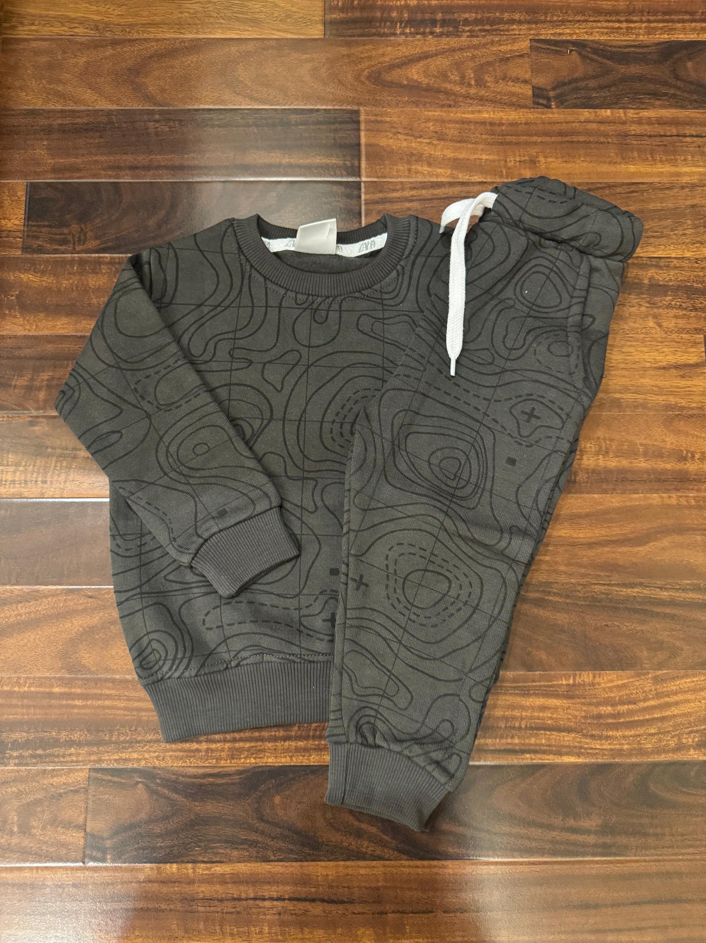 Contour print tracksuit for kids