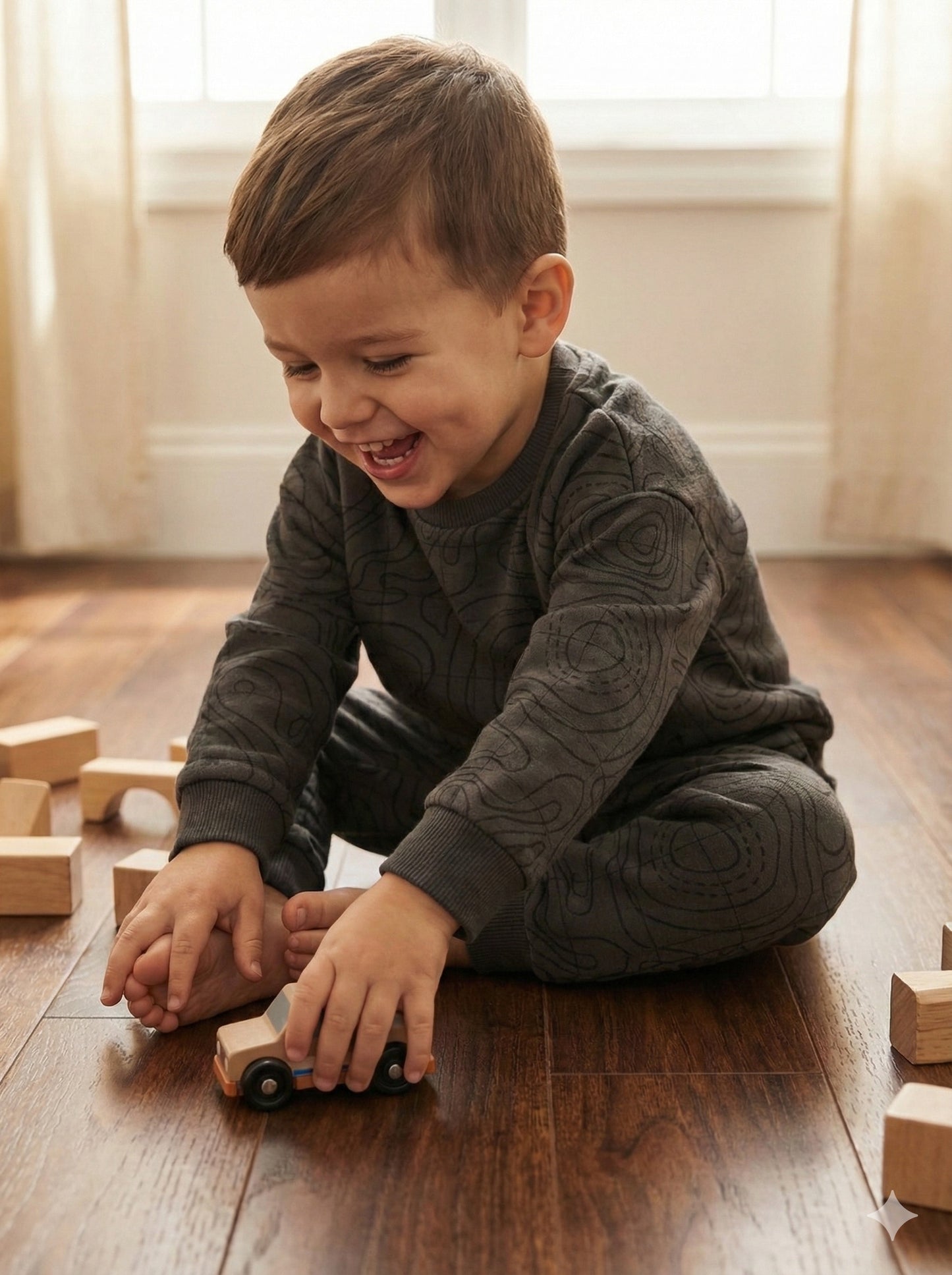 Contour print tracksuit for kids