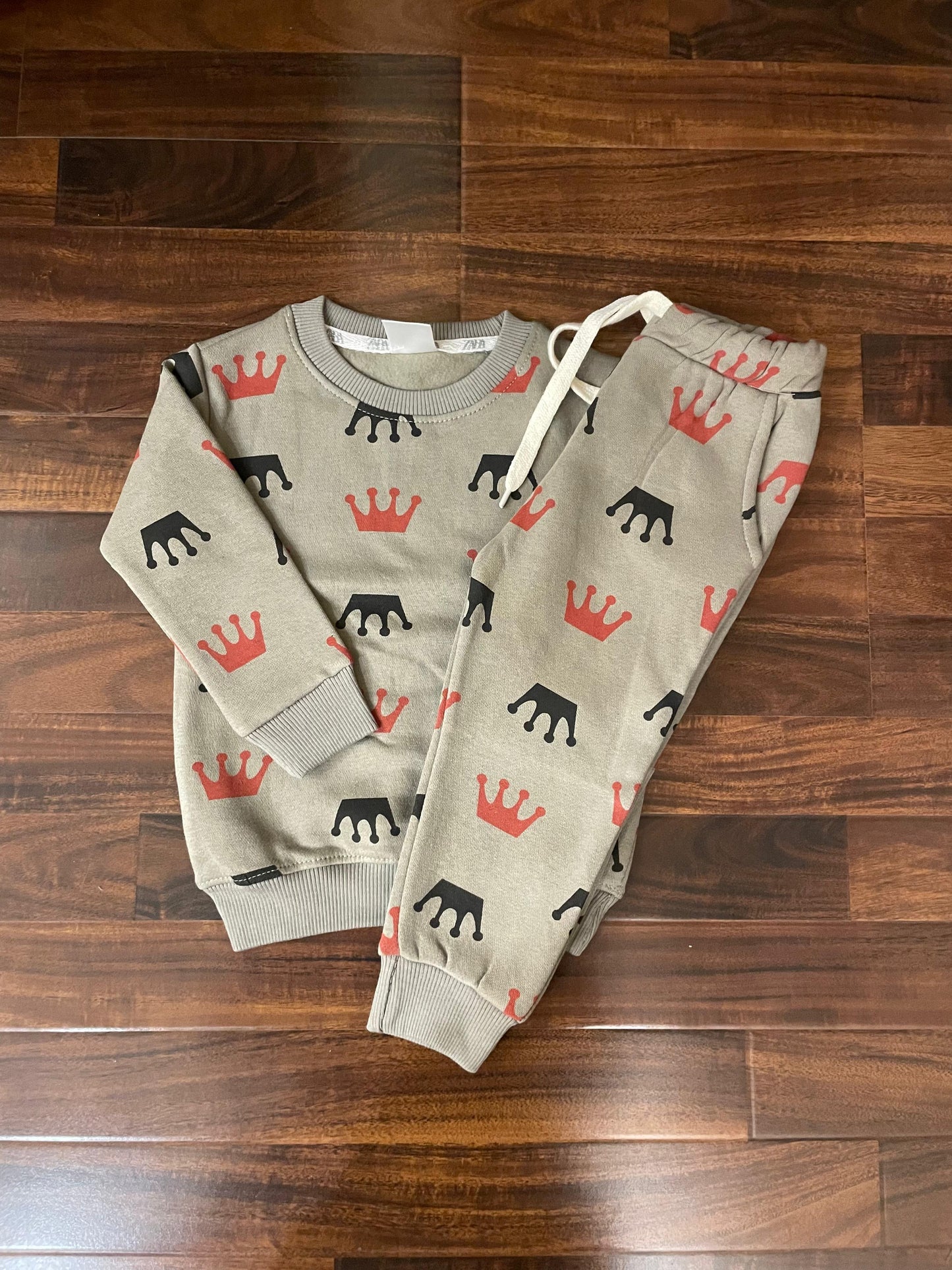 Olive crowns tracksuit for kids