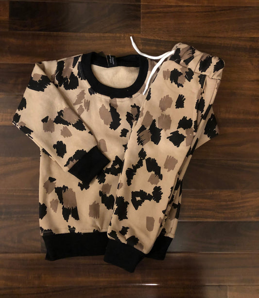 Elegant leopard tracksuit for kids